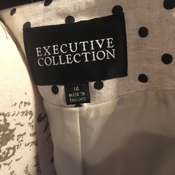 Women’s Blazer - Picture 7 of 7